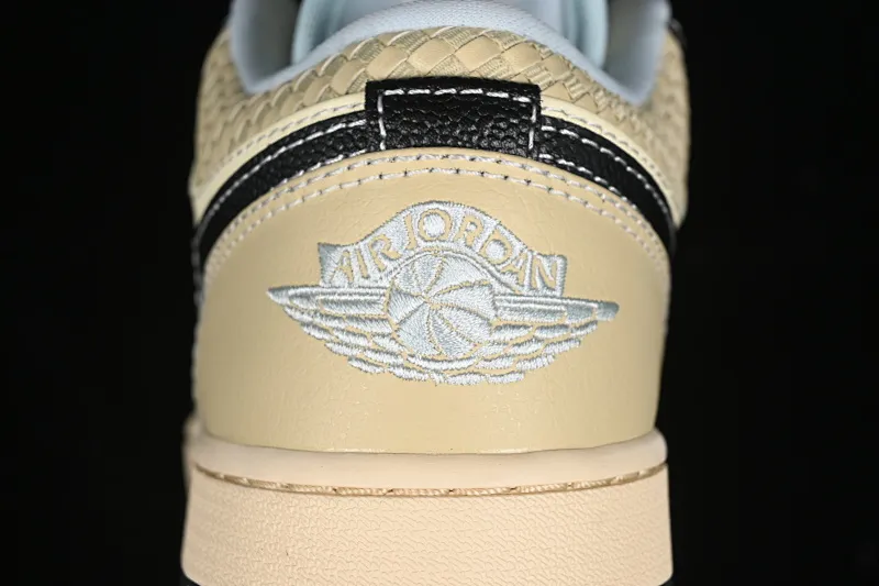 All categories Air Jordan Jordan series basketball shoes Air Jordan 1 Low G version pure original Air Jordan 1 Low "Coconut Milk Black" AJ1 Joe 1 island style low-top cultural basketball shoes HQ3437-101